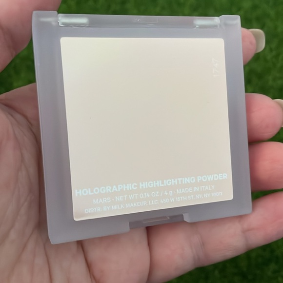 MILK holographic highlighting powder in MARS - Picture 3 of 4